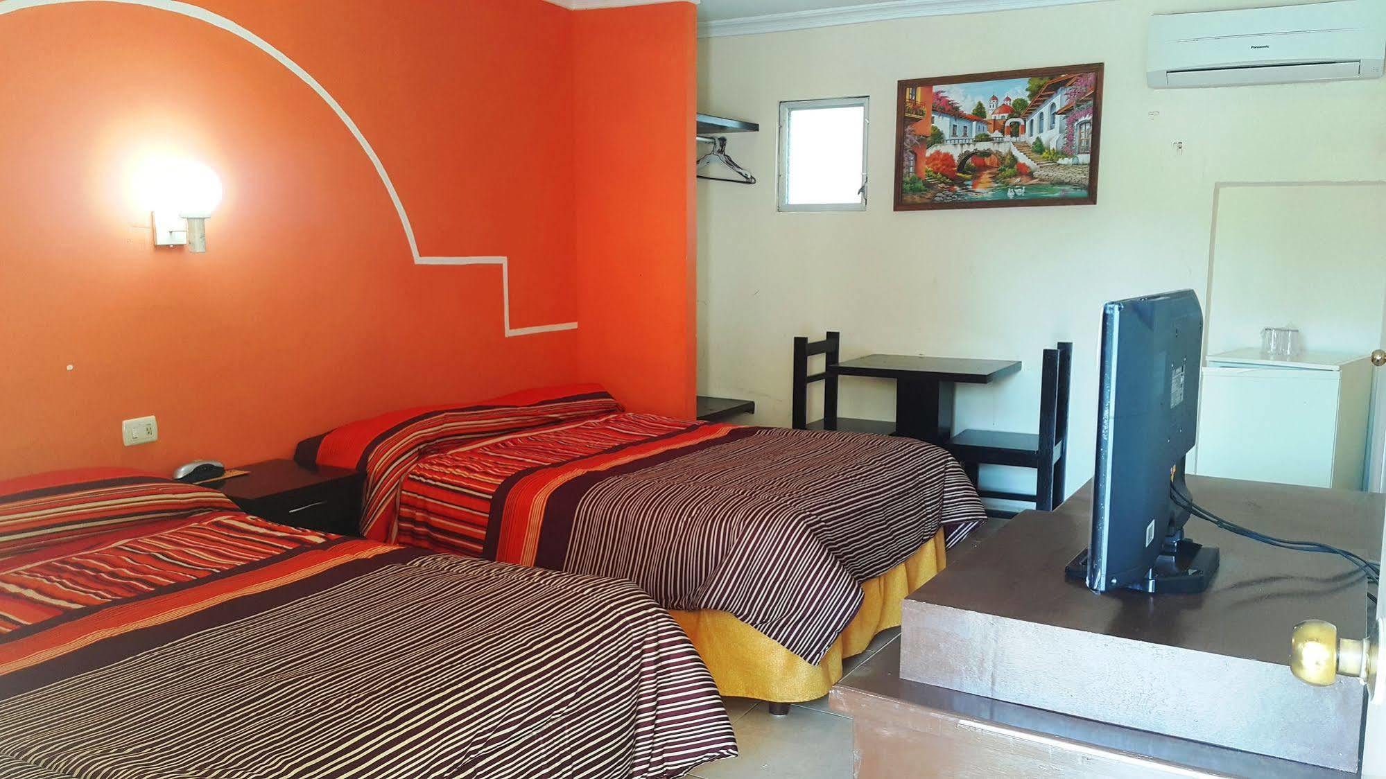 Hotel El Marques Merida Luaran gambar
