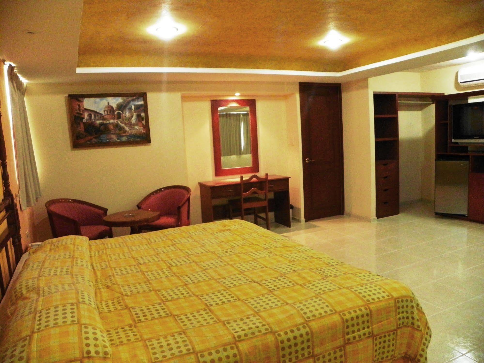 Hotel El Marques Merida Luaran gambar