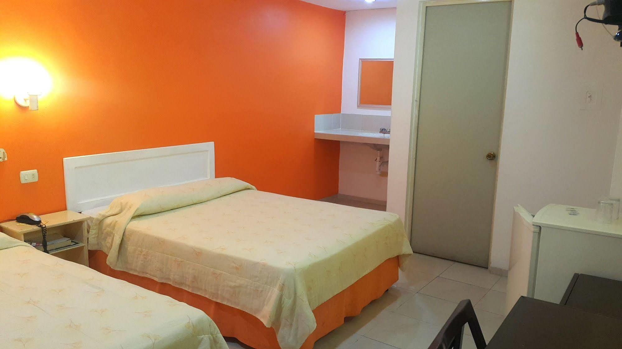 Hotel El Marques Merida Luaran gambar