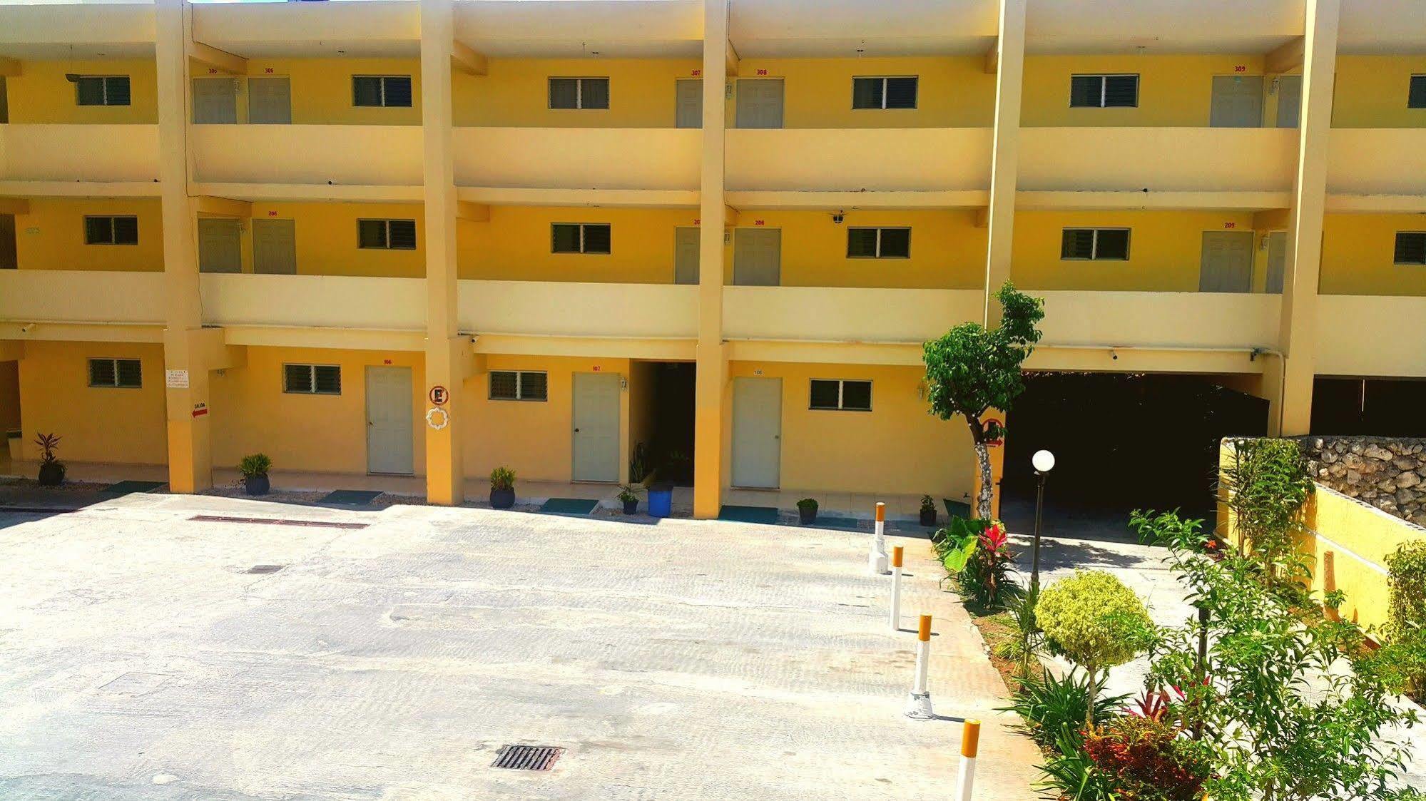 Hotel El Marques Merida Luaran gambar